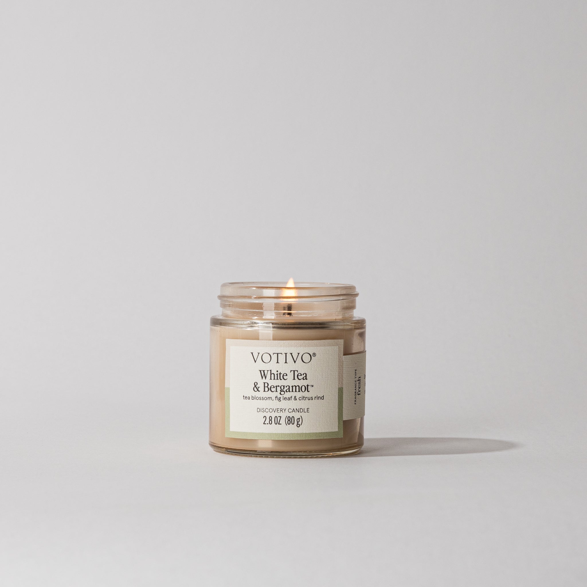 glade white tea and lily candle White Tea & Bergamot Discovery Candle