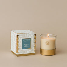 Load image into Gallery viewer, Holiday 10oz Candle-Icy Blue Pine